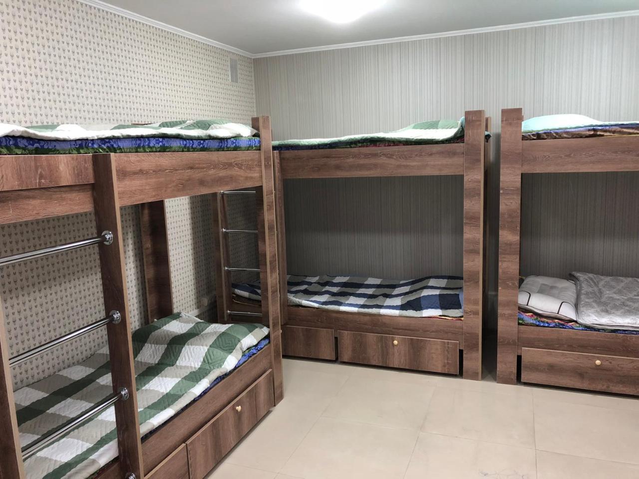 Apple City Hostel Almaty Luaran gambar
